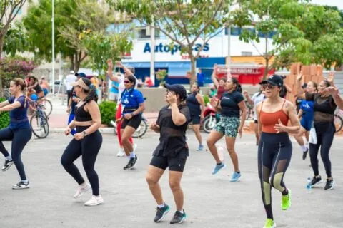 Domingo de lazer reúne centenas de famílias na Praça Padre Apparecido em Teixeira de Freitas