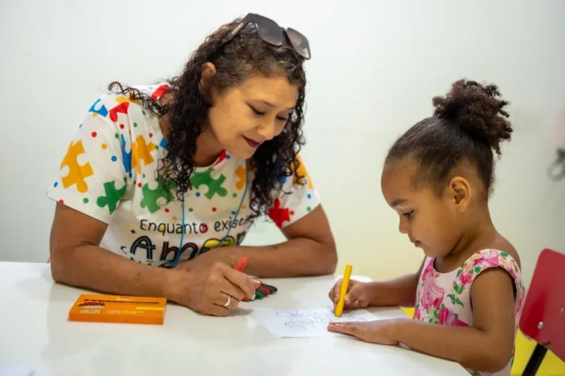 Prefeitura de Teixeira de Freitas realiza mutirão inédito do Projeto Inclusão Nordeste para garantir acesso ao BPC a crianças neurodivergentes