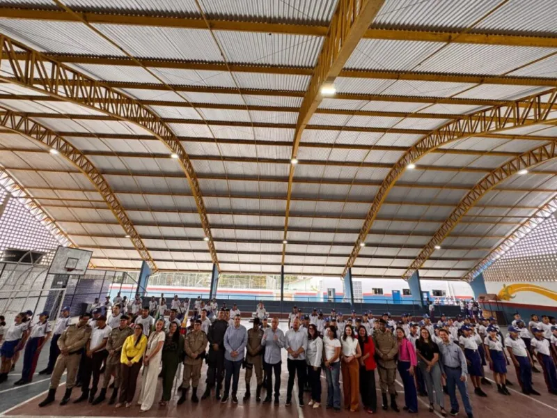 Prefeitura de Teixeira de Freitas recebe comitiva de São Mateus para conhecer modelo de gestão das escolas cívico-militares