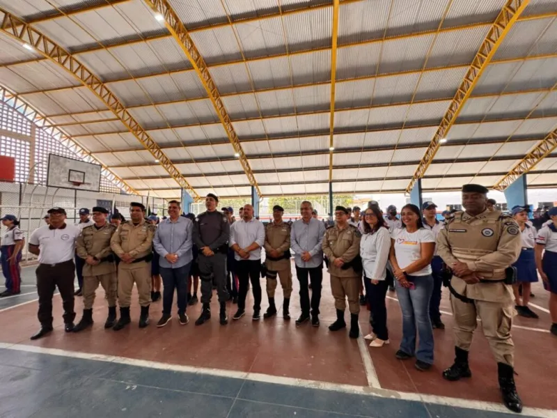 Prefeitura de Teixeira de Freitas recebe comitiva de São Mateus para conhecer modelo de gestão das escolas cívico-militares