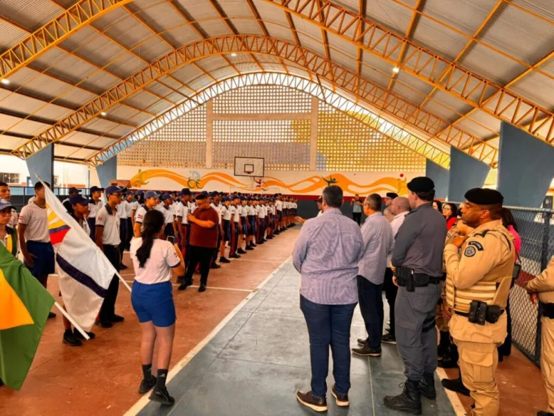 Prefeitura de Teixeira de Freitas recebe comitiva de São Mateus para conhecer modelo de gestão das escolas cívico-militares