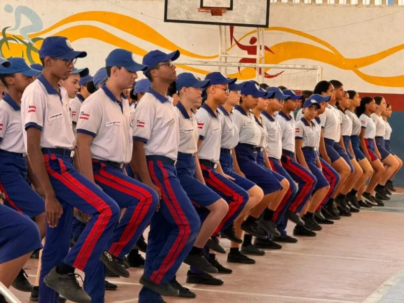 Prefeitura de Teixeira de Freitas recebe comitiva de São Mateus para conhecer modelo de gestão das escolas cívico-militares