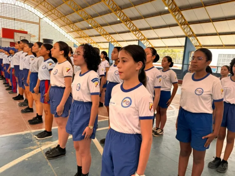 Prefeitura de Teixeira de Freitas recebe comitiva de São Mateus para conhecer modelo de gestão das escolas cívico-militares