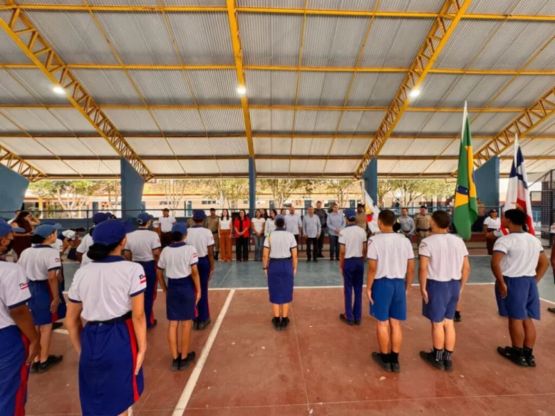 Prefeitura de Teixeira de Freitas recebe comitiva de São Mateus para conhecer modelo de gestão das escolas cívico-militares