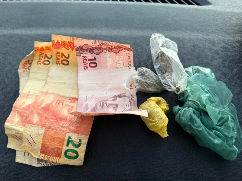 Polícia apreende arsenal de armas caseiras e drogas em terreno próximo a colégio em Alcobaça Polícia apreende arsenal de armas caseiras e drogas em terreno próximo a colégio em Alcobaça