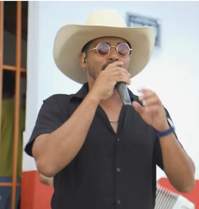 Cantor de Lajedão ataca rival com facão dentro de boate e foge após tentativa de homicídio Cantor de Lajedão ataca rival com facão dentro de boate e foge após tentativa de homicídio