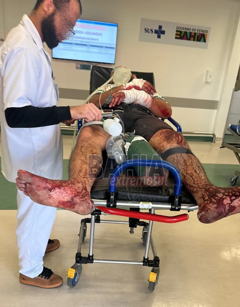 Cantor de Lajedão ataca rival com facão dentro de boate e foge após tentativa de homicídio Cantor de Lajedão ataca rival com facão dentro de boate e foge após tentativa de homicídio