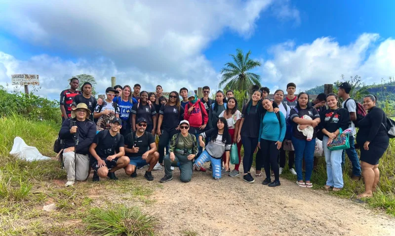 Trilha de 7 km marca atividade de integração com a natureza para alunos da Presidente Médici em Itamaraju Trilha de 7 km marca atividade de integração com a natureza para alunos da Presidente Médici em Itamaraju