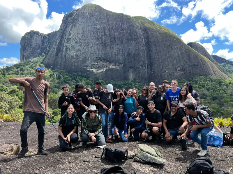 Trilha de 7 km marca atividade de integração com a natureza para alunos da Presidente Médici em Itamaraju Trilha de 7 km marca atividade de integração com a natureza para alunos da Presidente Médici em Itamaraju