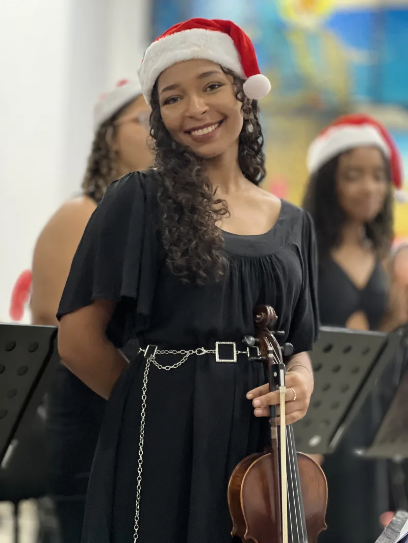 Orquestra Juvenil de Teixeira de Freitas apresenta Concerto de Natal na Paróquia Santa Luzia