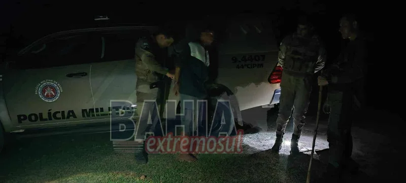 Adolescente de 15 anos é resgatada após ser abusada e mantida em cárcere privado na zona rural de Itanhém Adolescente de 15 anos é resgatada após ser abusada e mantida em cárcere privado na zona rural de Itanhém