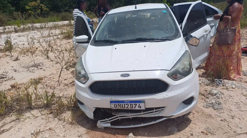 Uma pessoa ficou gravemente ferida após motorista capotar carro ao desviar de cachorro na BR-418  em Nova Viçosa. 