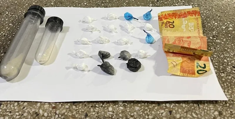 Polícia Militar apreende adolescentes com cocaína em Teixeira de Freitas
