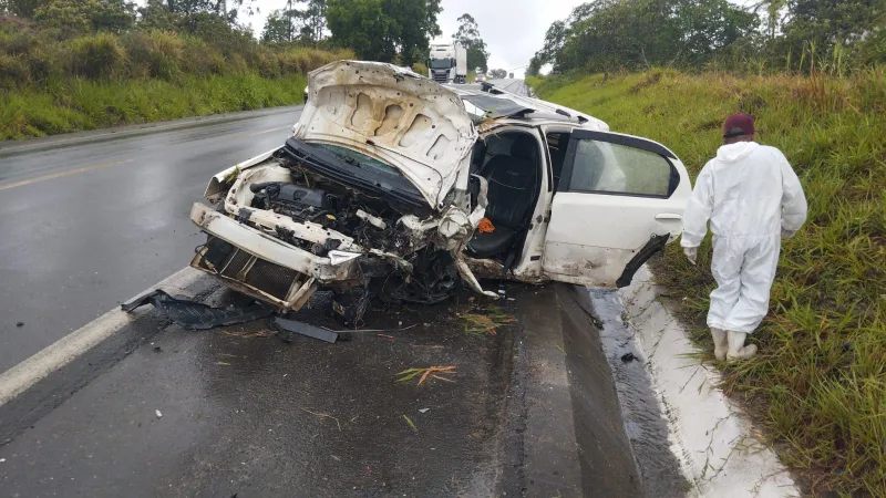 Morre segunda vítima de colisão frontal provocada por manobras arriscadas na BR-101 Morre segunda vítima de colisão frontal provocada por manobras arriscadas na BR-101