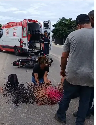 Colisão entre duas motos deixa três feridos em estado grave na BR-101, em Teixeira de Freitas Colisão entre duas motos deixa três feridos em estado grave na BR-101, em Teixeira de Freitas
