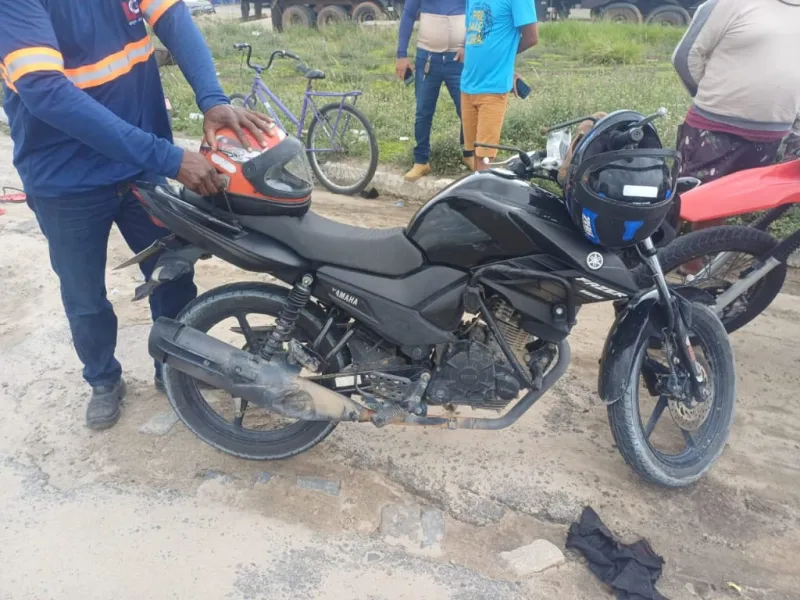 Colisão entre duas motos deixa três feridos em estado grave na BR-101, em Teixeira de Freitas Colisão entre duas motos deixa três feridos em estado grave na BR-101, em Teixeira de Freitas