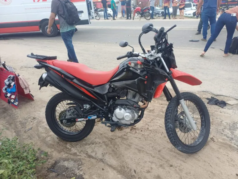 Colisão entre duas motos deixa três feridos em estado grave na BR-101, em Teixeira de Freitas Colisão entre duas motos deixa três feridos em estado grave na BR-101, em Teixeira de Freitas