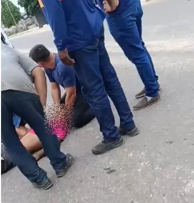 Colisão entre duas motos deixa três feridos em estado grave na BR-101, em Teixeira de Freitas Colisão entre duas motos deixa três feridos em estado grave na BR-101, em Teixeira de Freitas