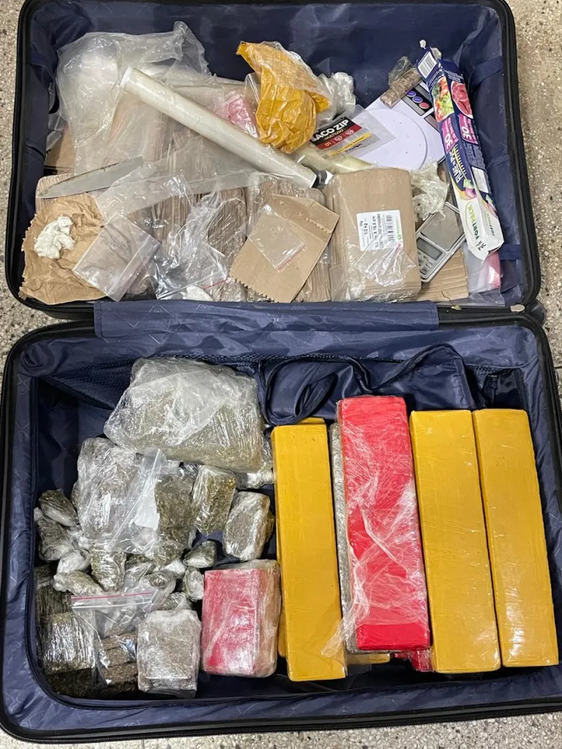 Polícia Militar apreende mais de 11 quilos de maconha em Teixeira de Freitas Polícia Militar apreende mais de 11 quilos de maconha em Teixeira de Freitas