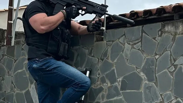 Operação Rainha do Sul desmantela núcleo do narcotráfico e cumpre 15 mandados de prisão