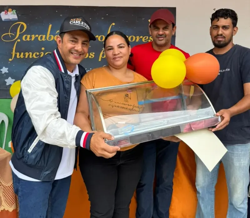 Prefeito Manrick Teixeira faz entrega de equipamentos para microempreendedores de Cruzeiro do Sul