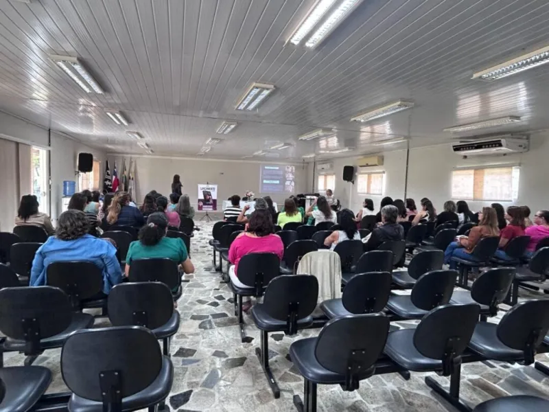 Teixeira de Freitas promove formação para fortalecer práticas inclusivas na rede municipal de ensino