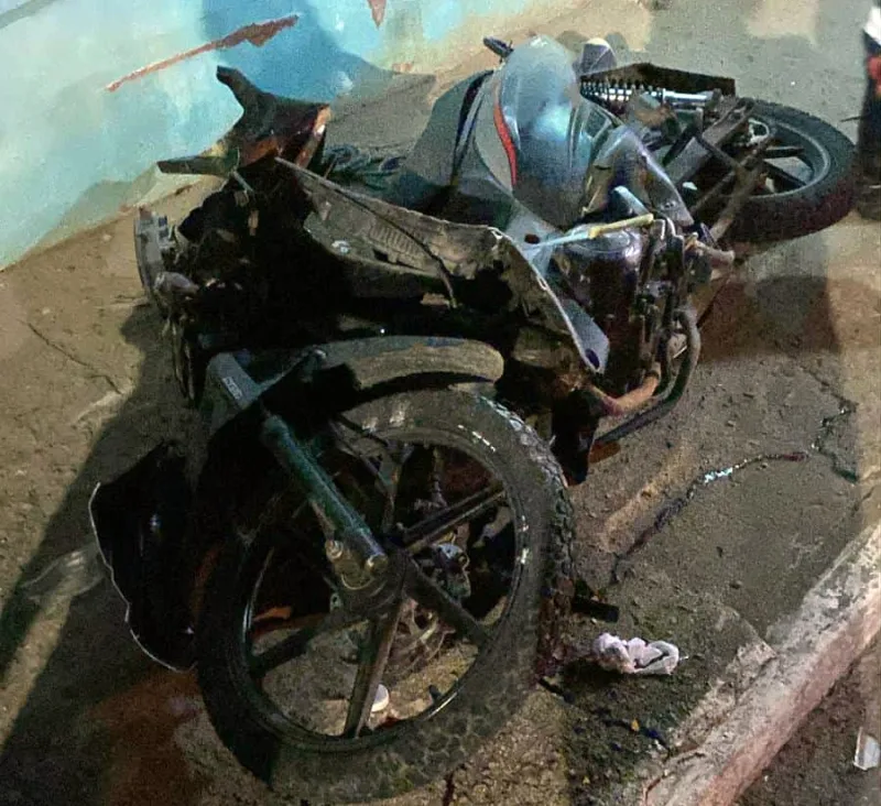 Motociclista morre após acidente na ladeira do Canequinho em Itamaraju Motociclista morre após acidente na ladeira do Canequinho em Itamaraju