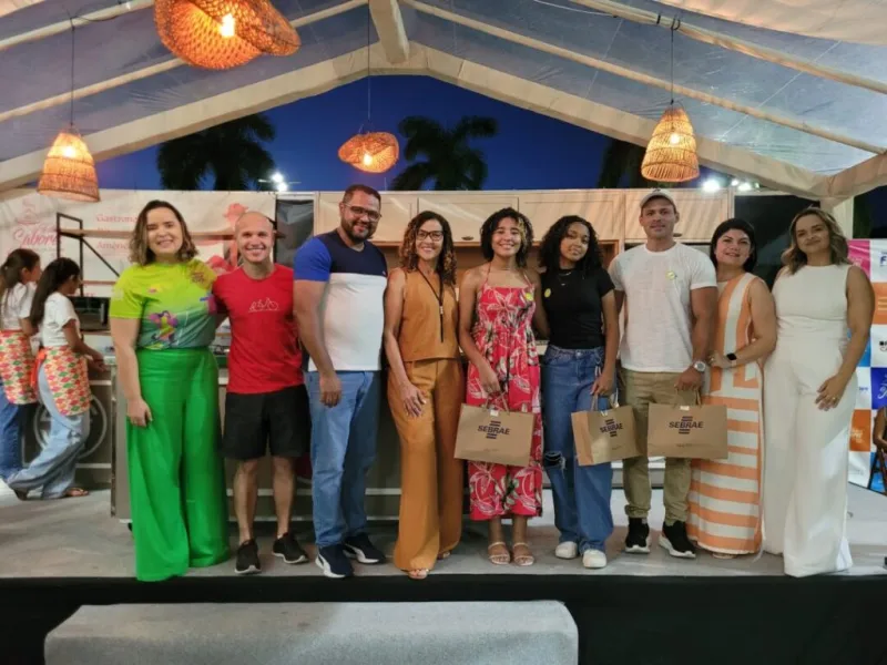 Professor e alunas de Teixeira de Freitas são homenageados pelo Sebrae após destaque em competição nacional de inovação Professor e alunas de Teixeira de Freitas são homenageados pelo Sebrae após destaque em competição nacional de inovação