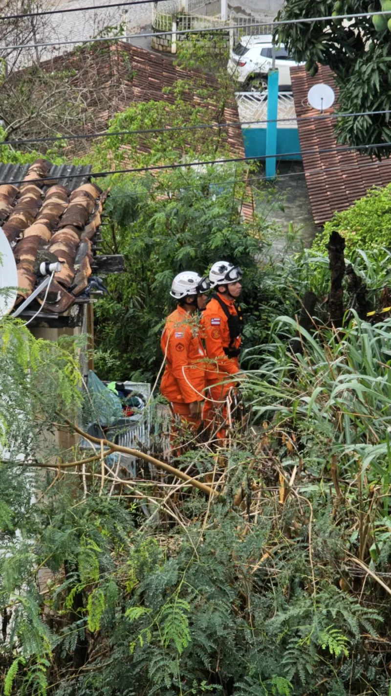 Prefeitura, Defesa Civil e Corpo de Bombeiros atuam em resposta às fortes chuvas em Medeiros Neto Prefeitura, Defesa Civil e Corpo de Bombeiros atuam em resposta às fortes chuvas em Medeiros Neto