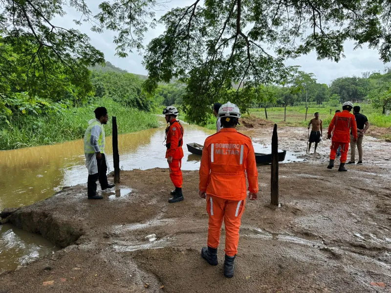 Prefeitura, Defesa Civil e Corpo de Bombeiros atuam em resposta às fortes chuvas em Medeiros Neto Prefeitura, Defesa Civil e Corpo de Bombeiros atuam em resposta às fortes chuvas em Medeiros Neto