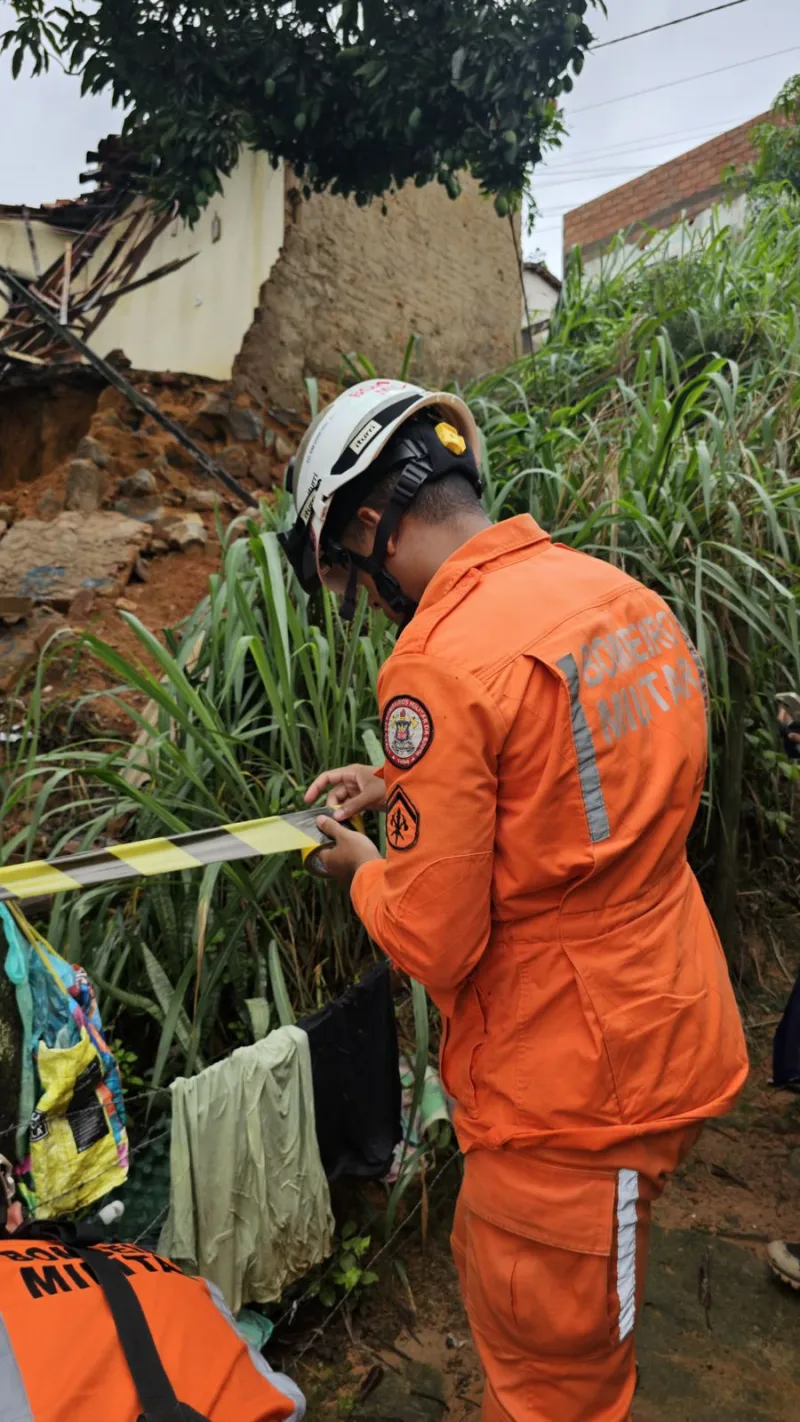 Prefeitura, Defesa Civil e Corpo de Bombeiros atuam em resposta às fortes chuvas em Medeiros Neto Prefeitura, Defesa Civil e Corpo de Bombeiros atuam em resposta às fortes chuvas em Medeiros Neto