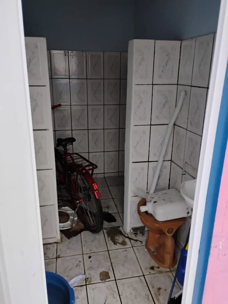 Mulher é presa por manter abrigo clandestino com graves violações a idosos em Eunápolis