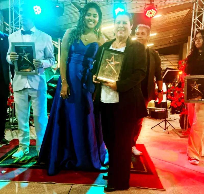 Jornalista Neuza Brizola recebe o Prêmio Imprensa Brasil 2025 em Teixeira de Freitas Jornalista Neuza Brizola recebe o Prêmio Imprensa Brasil 2025 em Teixeira de Freitas