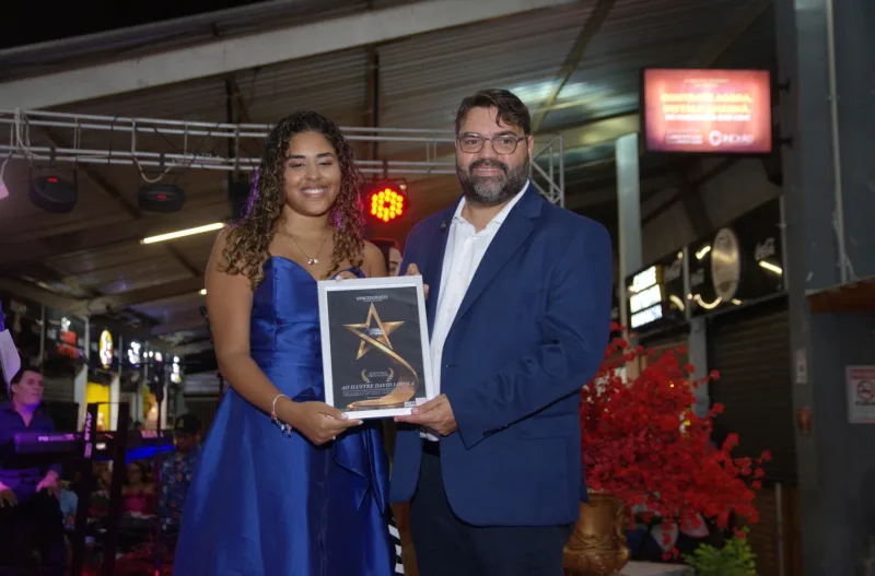 Jornalista Neuza Brizola recebe  o  Prêmio Imprensa Brasil 2025 em Teixeira de Freitas