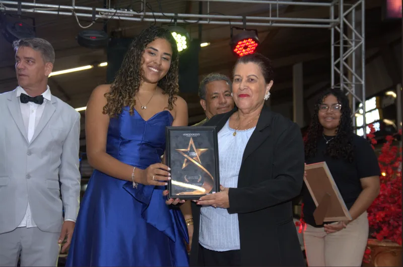 Jornalista Neuza Brizola recebe  o  Prêmio Imprensa Brasil 2025 em Teixeira de Freitas