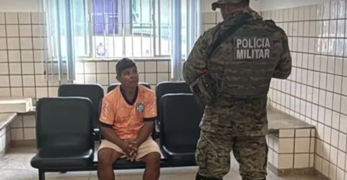 Cacique é preso em operação que investiga morte de pai e filho agricultores em Itamaraju; cinco suspeitos seguem foragidos Cacique é preso em operação que investiga morte de pai e filho agricultores em Itamaraju; cinco suspeitos seguem foragidos