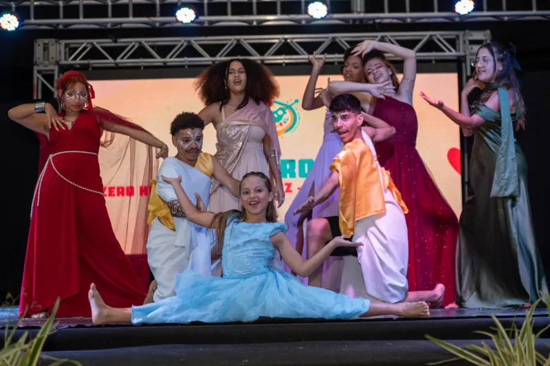 Festival Cultural de Teixeira de Freitas abre edição 2025 com noite de celebração artística e grande participação do público Festival Cultural de Teixeira de Freitas abre edição 2025 com noite de celebração artística e grande participação do público