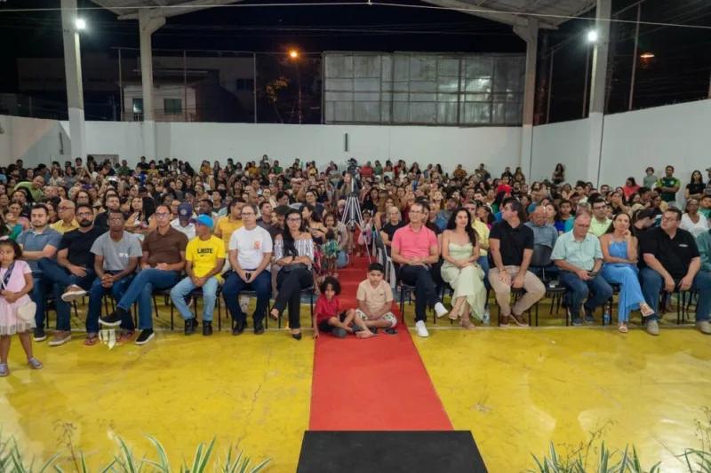 Festival Cultural de Teixeira de Freitas abre edição 2025 com noite de celebração artística e grande participação do público Festival Cultural de Teixeira de Freitas abre edição 2025 com noite de celebração artística e grande participação do público