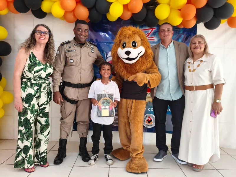 Polícia Militar realiza cerimônia de entrega de certificados a alunos do Proerd, em Teixeira de Freitas Polícia Militar realiza cerimônia de entrega de certificados a alunos do Proerd, em Teixeira de Freitas