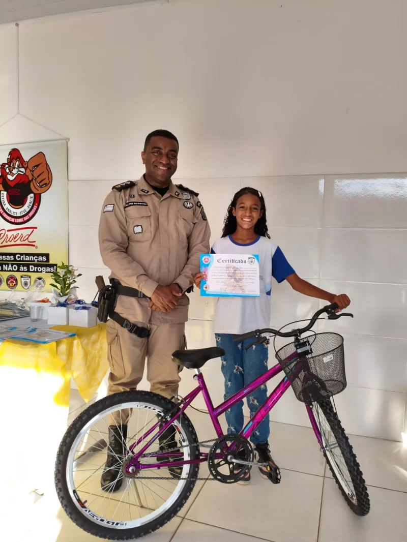 Polícia Militar realiza cerimônia de entrega de certificados a alunos do Proerd, em Teixeira de Freitas Polícia Militar realiza cerimônia de entrega de certificados a alunos do Proerd, em Teixeira de Freitas