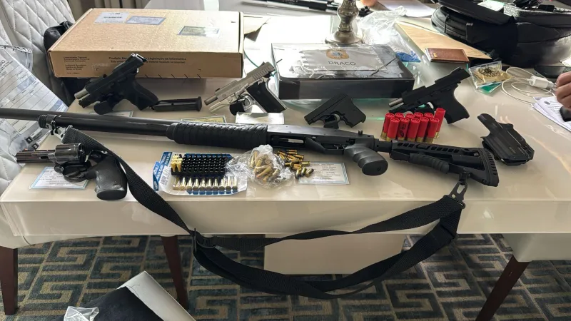 Teixeira de Freitas etá entre as cidade alvo da Operação Orion Scorpii que apreendeu gande quantidade de armas , munições e R$ 200 mil em epécie Teixeira de Freitas etá entre as cidade alvo da Operação Orion Scorpii que apreendeu gande quantidade de armas , munições e R$ 200 mil em epécie