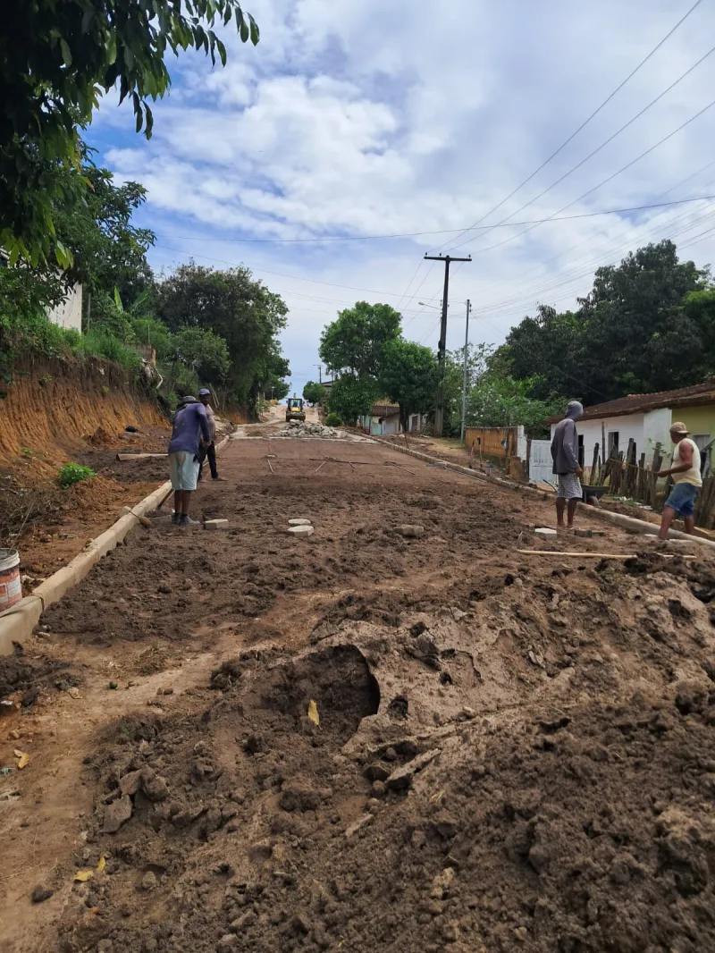 Bemtivi destaca avanço do calçamento da entrada de Santa Rita e moradores celebram transformação Bemtivi destaca avanço do calçamento da entrada de Santa Rita e moradores celebram transformação