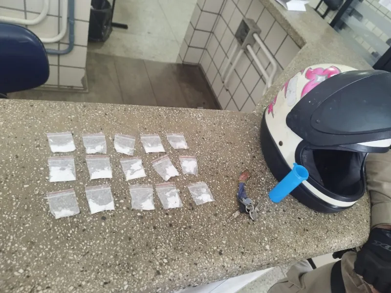 Homem é preso por tráfico de drogas em Teixeira de Freitas Homem é preso por tráfico de drogas em Teixeira de Freitas