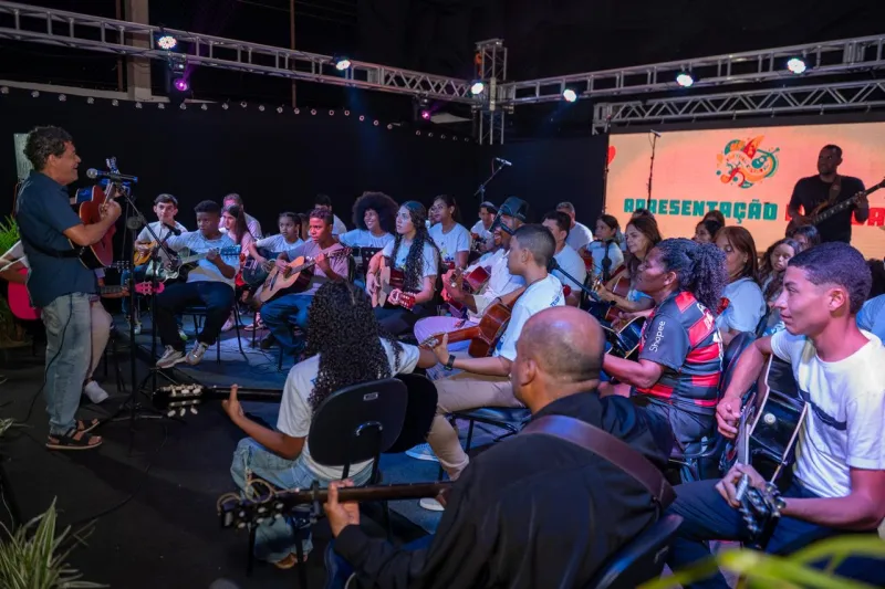 Festival Cultural de Teixeira de Freitas celebra música, moda e dança no terceiro dia de programação Festival Cultural de Teixeira de Freitas celebra música, moda e dança no terceiro dia de programação