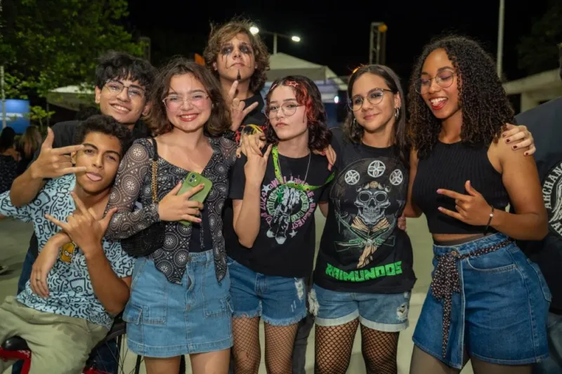 Teixeira de Freitas realiza o 1º Skate Moto Rock na Praça Carla Caddia. Teixeira de Freitas realiza o 1º Skate Moto Rock na Praça Carla Caddia.