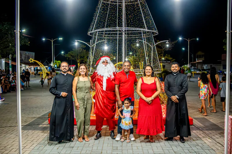 Prefeitura do Prado inaugura decoração natalina na Praça da Matriz Prefeitura do Prado inaugura decoração natalina na Praça da Matriz