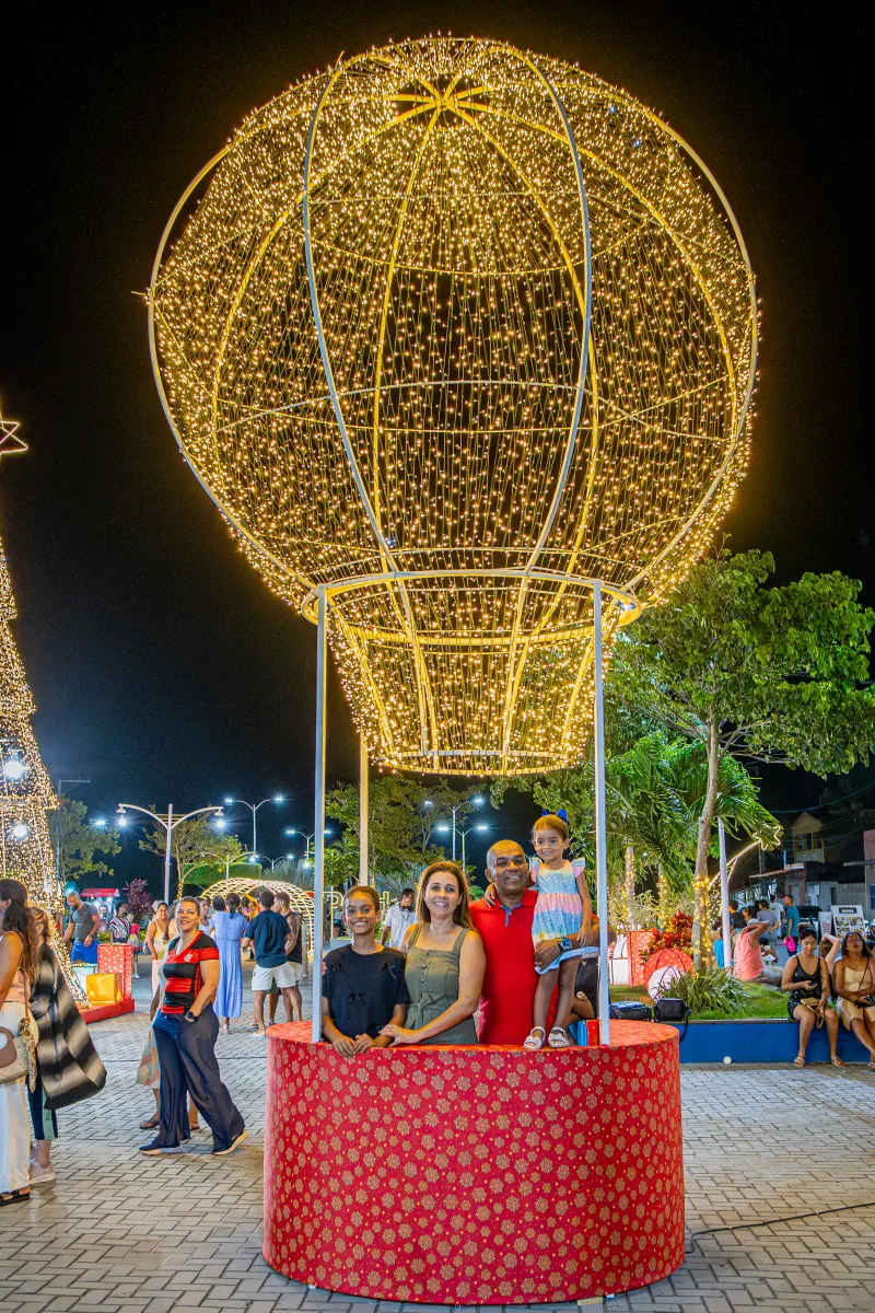 Prefeitura do Prado inaugura decoração natalina na Praça da Matriz Prefeitura do Prado inaugura decoração natalina na Praça da Matriz