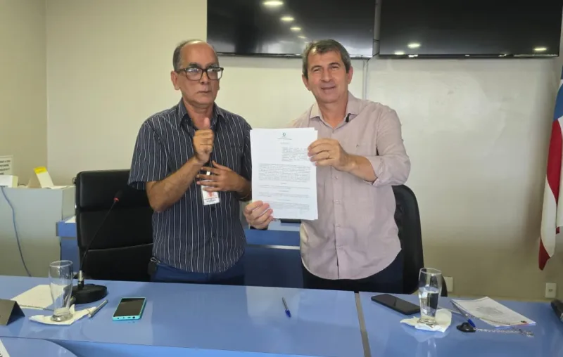 Prefeito Bemtivi assina termo do REURB e reforça compromisso com a regularização fundiária em Itanhém Prefeito Bemtivi assina termo do REURB e reforça compromisso com a regularização fundiária em Itanhém