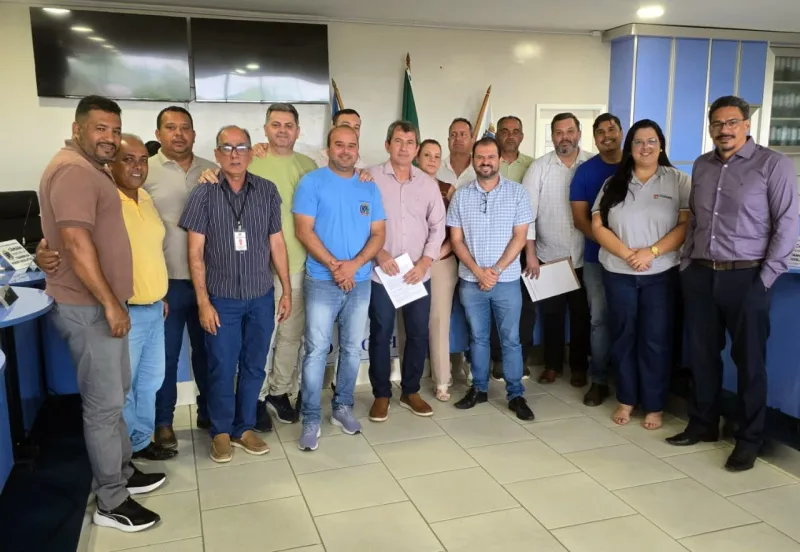 Prefeito Bemtivi assina termo do REURB e reforça compromisso com a regularização fundiária em Itanhém Prefeito Bemtivi assina termo do REURB e reforça compromisso com a regularização fundiária em Itanhém