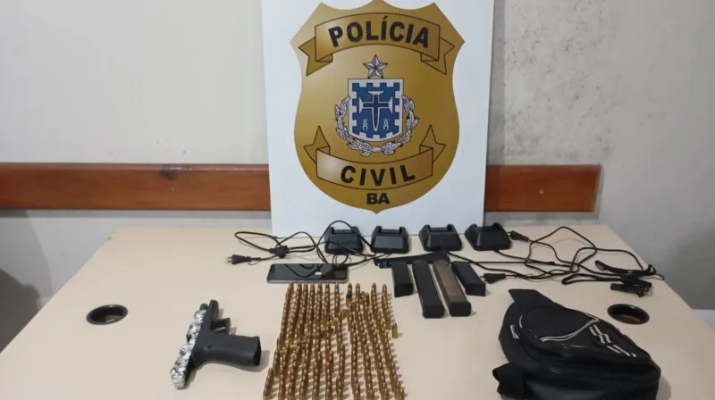 Polícia Civil recupera veículo roubado e apreende arma, munições e materiais ilícitos em Eunápolis